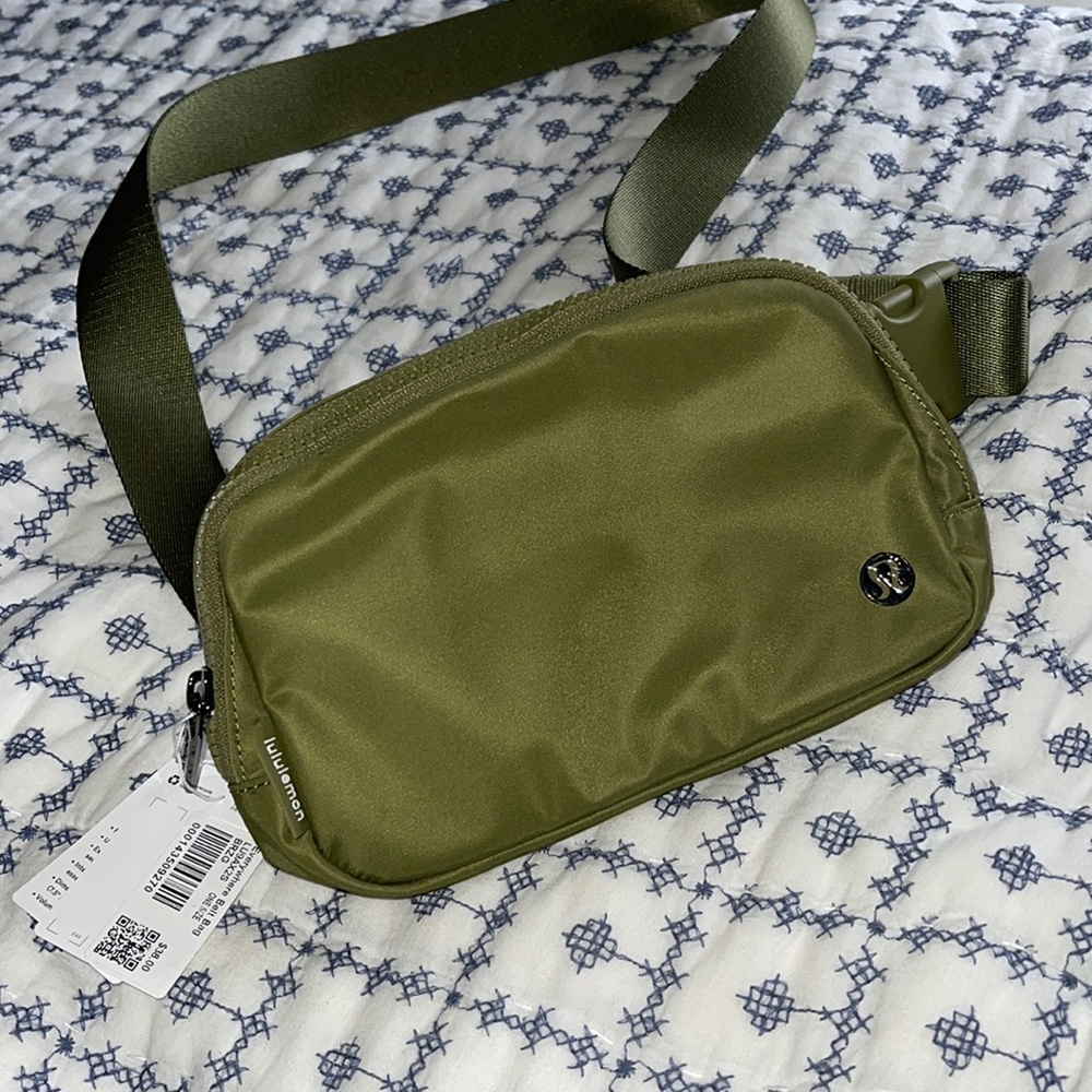Brand new lululemon everywhere belt bag, green